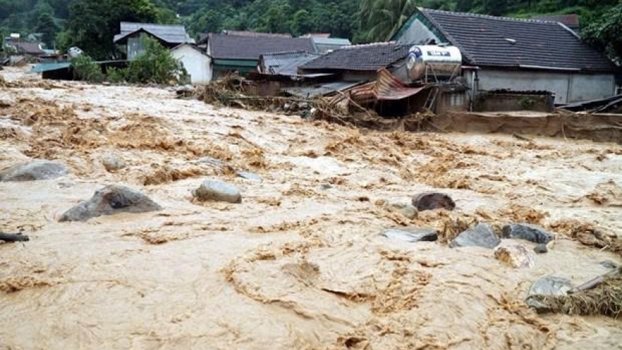 Mưa lớn từ Huế đến Khánh Hòa, nguy cơ lũ quét, sạt lở